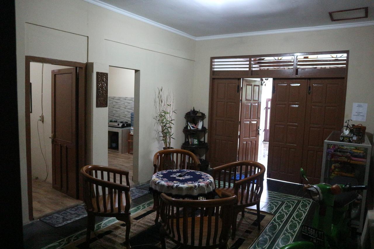 Kembar Guesthouse Jogjakarta Buitenkant foto