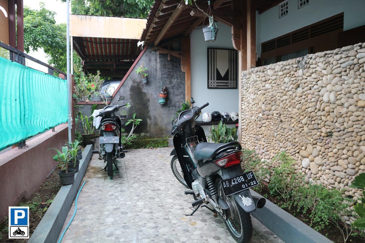Kembar Guesthouse Jogjakarta Buitenkant foto