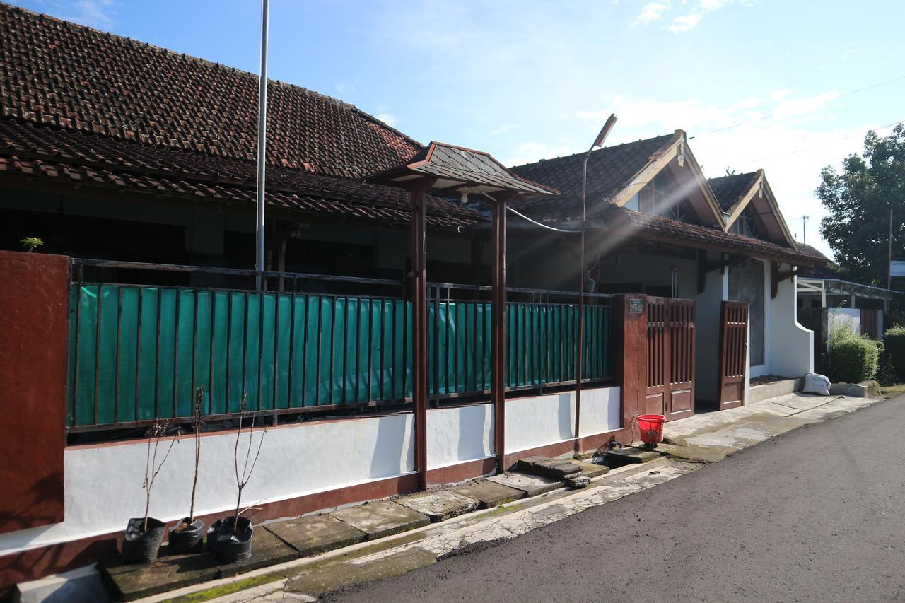 Kembar Guesthouse Jogjakarta Buitenkant foto