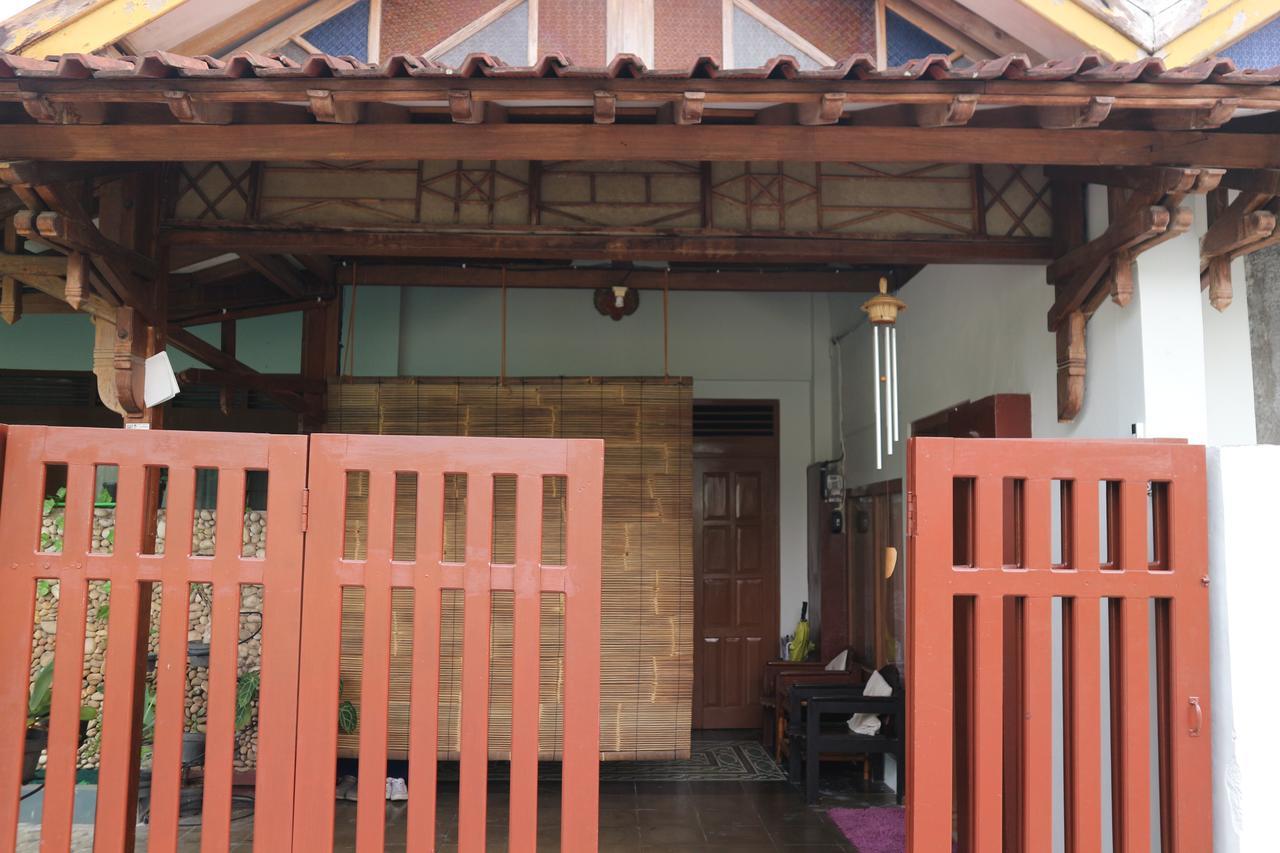 Kembar Guesthouse Jogjakarta Buitenkant foto